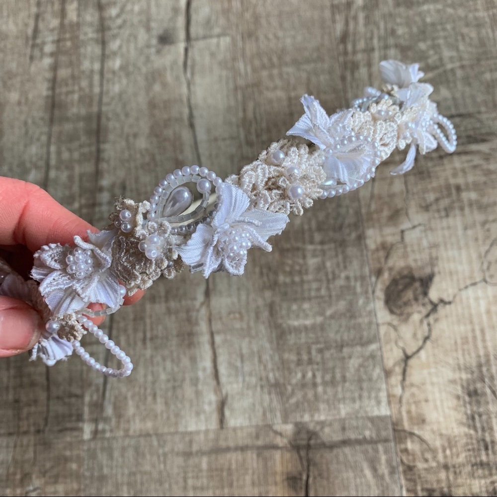 Vintage Off White Floral & Beaded Head Piece - Picture 5 of 6